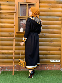 Woollen dress with cap